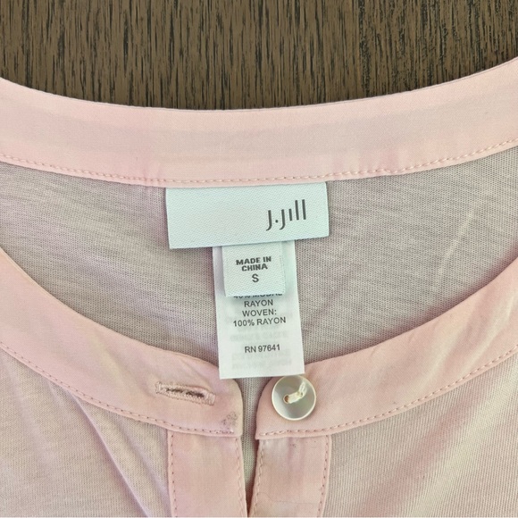 J. Jill Light Pink Feminine Buttoned Front Lightweight Adjustable Sleeve Tunic - Picture 8 of 13
